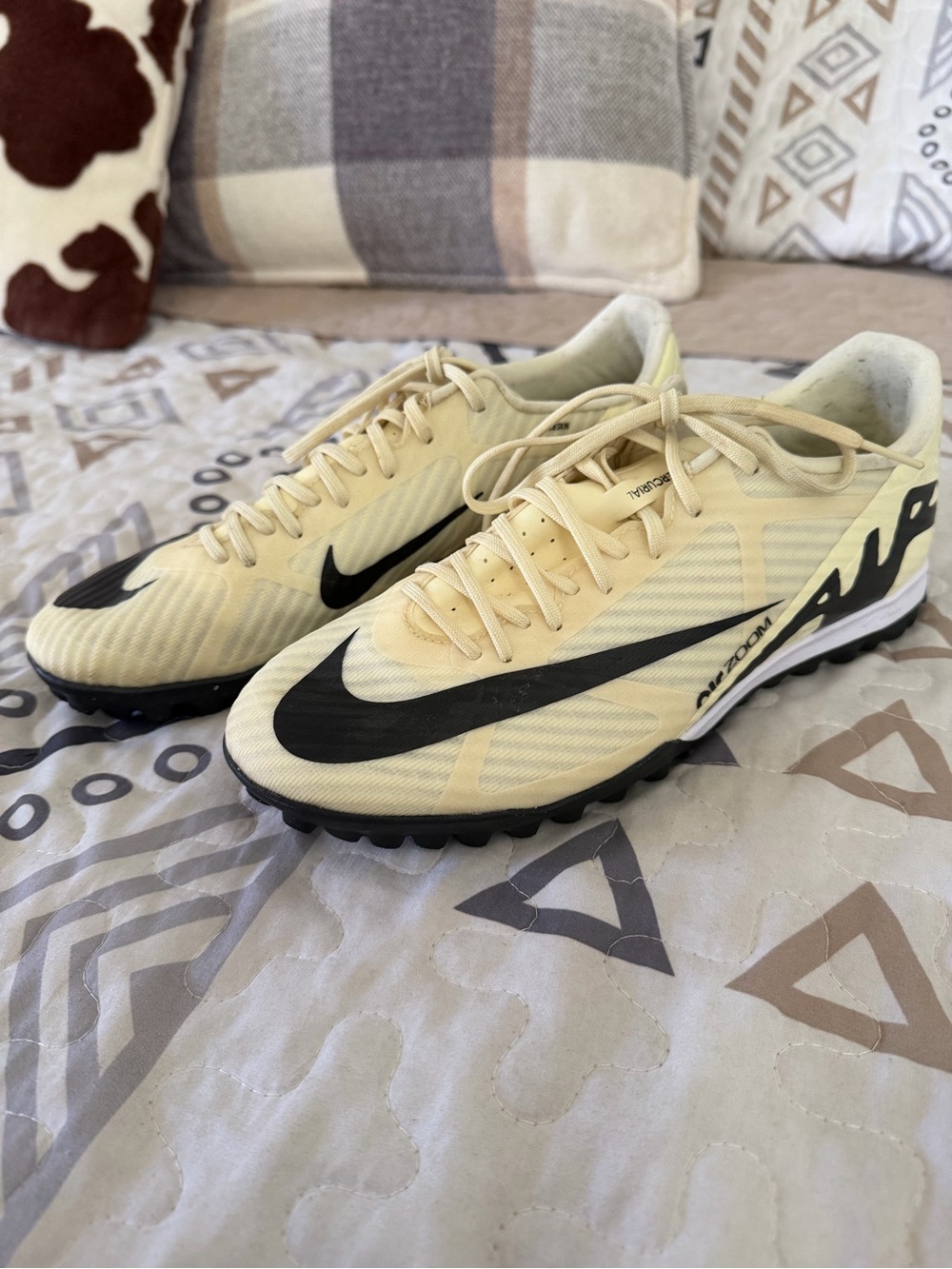 Nike Men’s Turf Trainers in Cream and Black